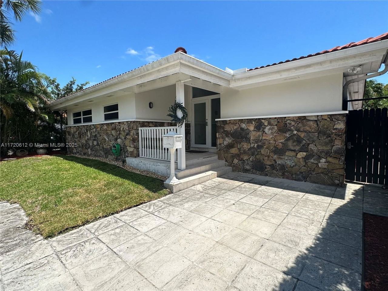 1430 Stillwater Dr - Photo 3 of 6