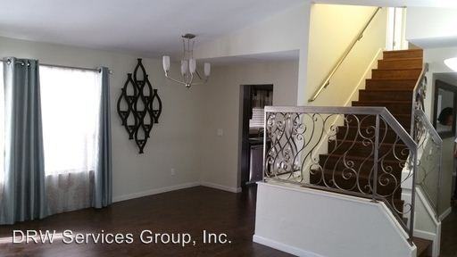 1596 Howard Ave - Photo 3 of 14