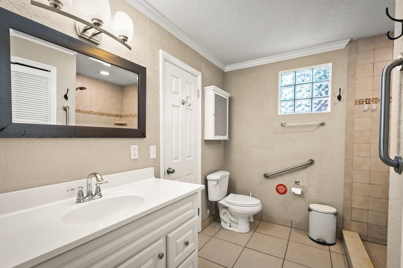 Muncie Ave - Photo 4 of 23