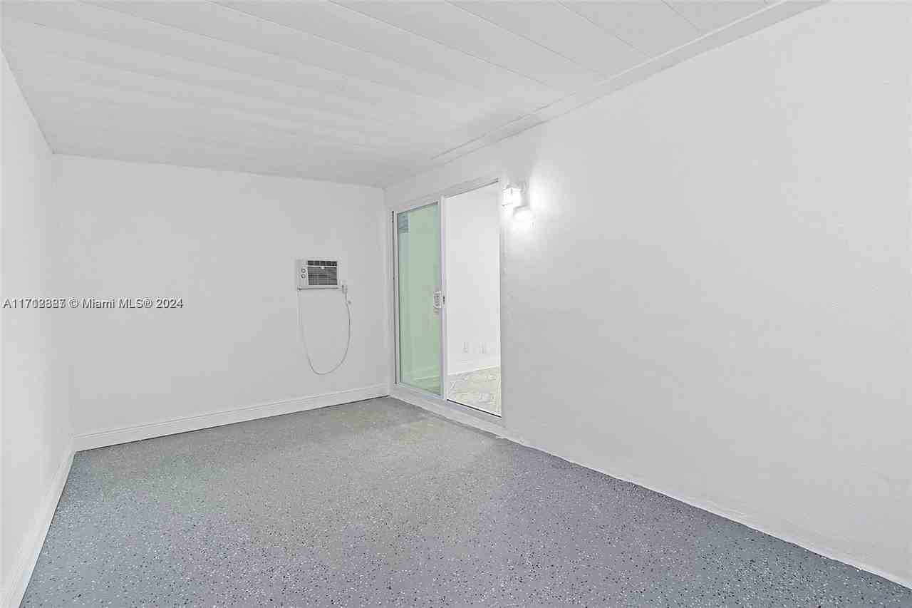 1541 Sw 67th Ave - Photo 3 of 8