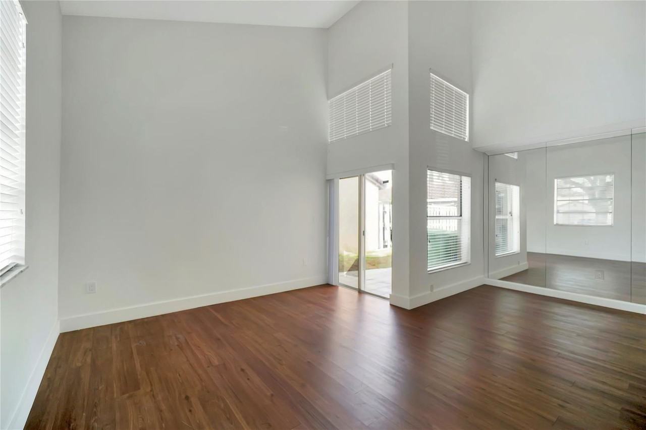 1290 Nw 125th Ter - Photo 3 of 8