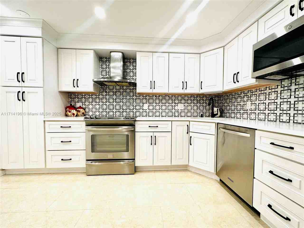 1501 S Ocean Dr #1105 - Photo 2 of 8