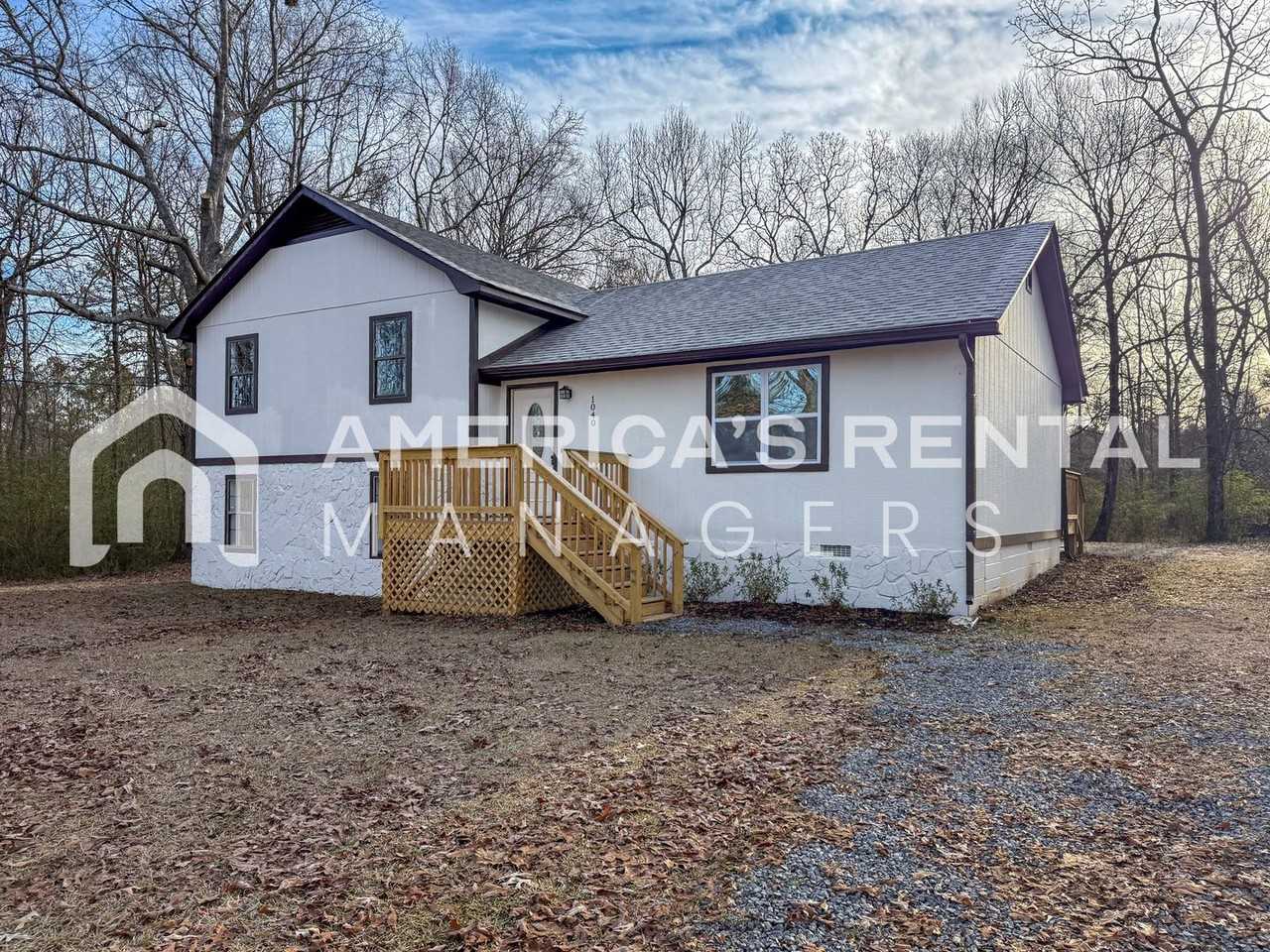 1040 Cove Shocco Rd - Photo 3 of 41