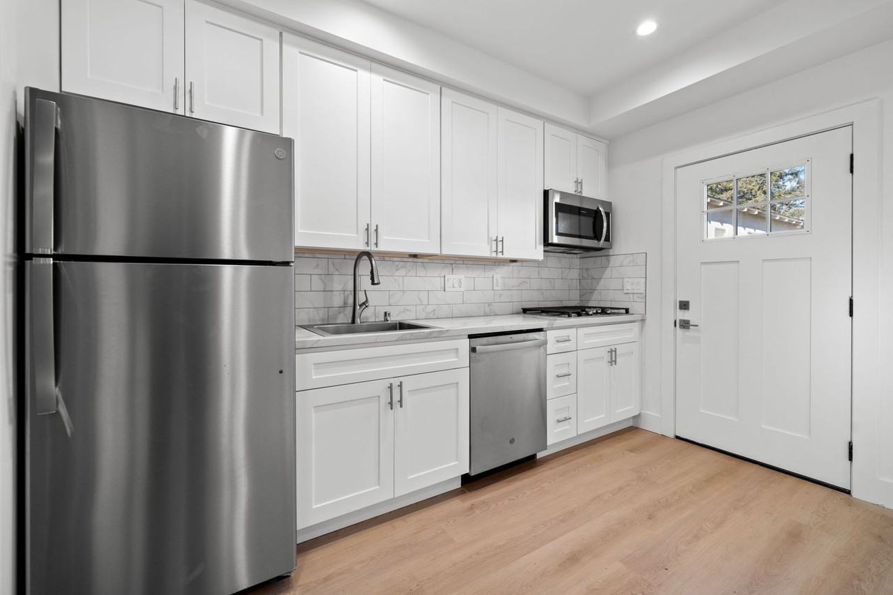 2105 Camden Ave - Photo 2 of 10