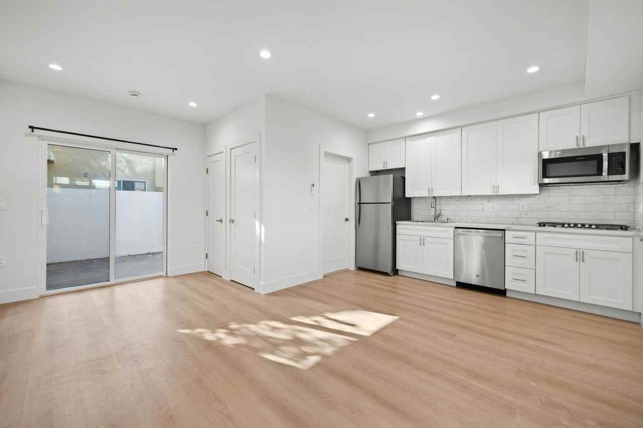 2105 Camden Ave - Photo 5 of 10