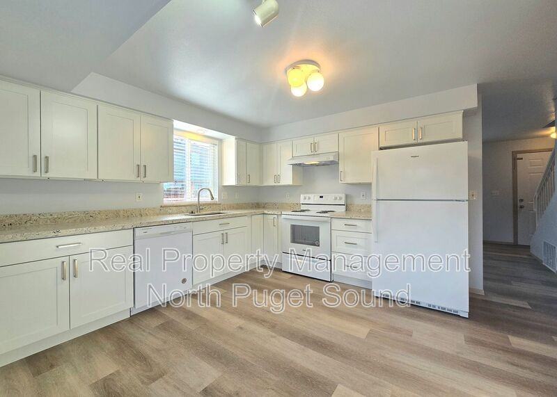 7513 59th Dr Ne #B - Photo 3 of 17