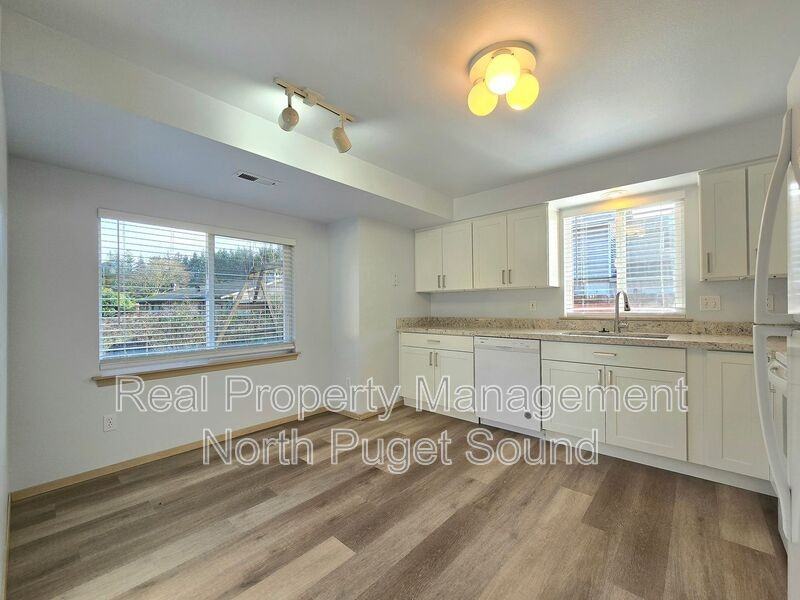 7513 59th Dr Ne #B - Photo 4 of 17
