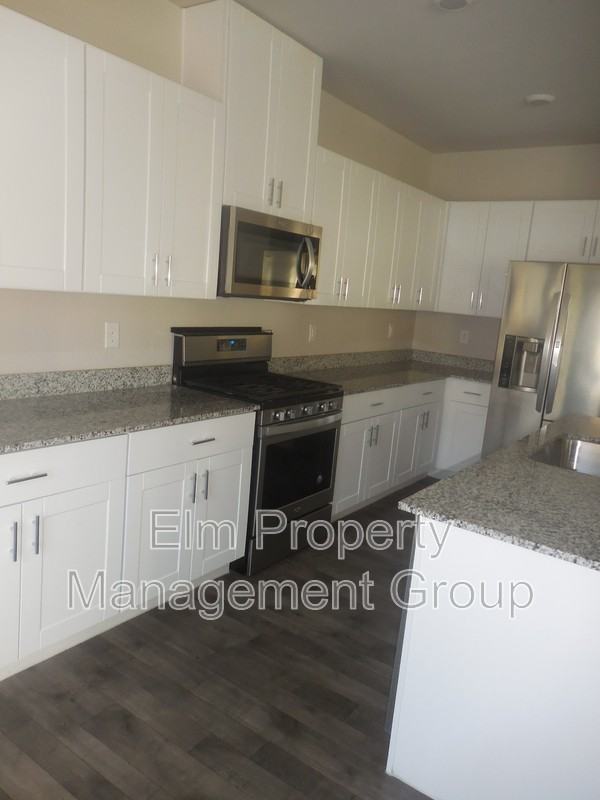 7518 Crested Moon St - Photo 2 of 11