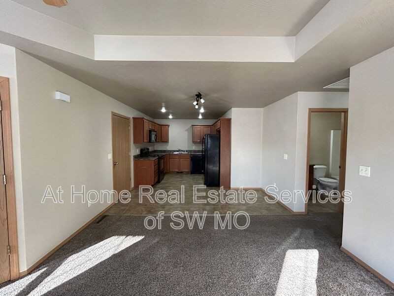 632 S Landen Ave - Photo 3 of 14