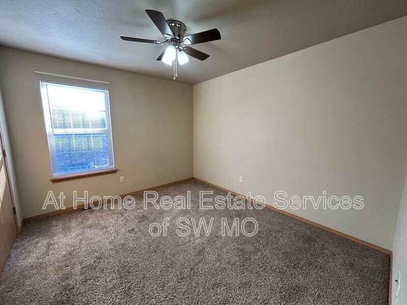 632 S Landen Ave - Photo 4 of 14