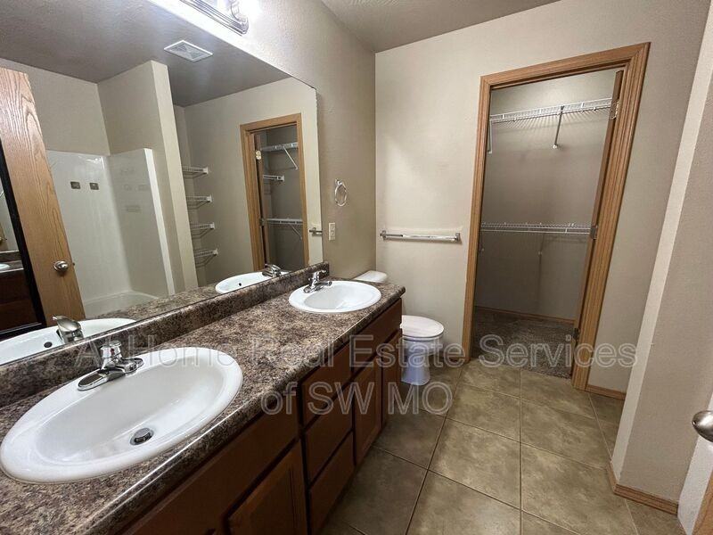 632 S Landen Ave - Photo 6 of 14