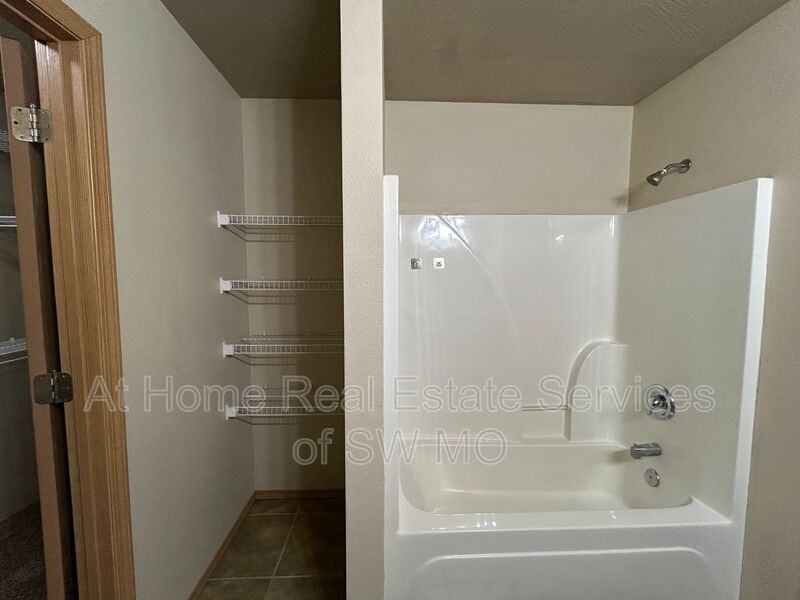 632 S Landen Ave - Photo 7 of 14