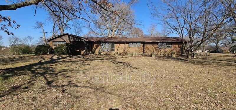 3415 Lake Dr - Photo 2 of 23