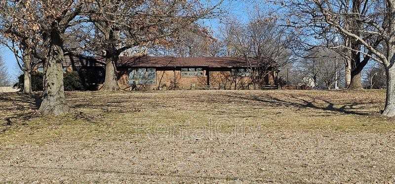 3415 Lake Dr - Photo 3 of 23