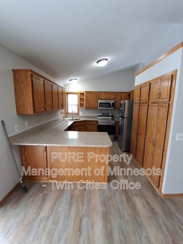 1555 Driving Park Rd - Photo 3 of 33