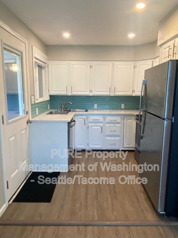 2205 S Melrose St - Photo 2 of 24