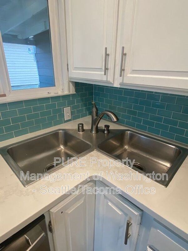 2205 S Melrose St - Photo 5 of 24