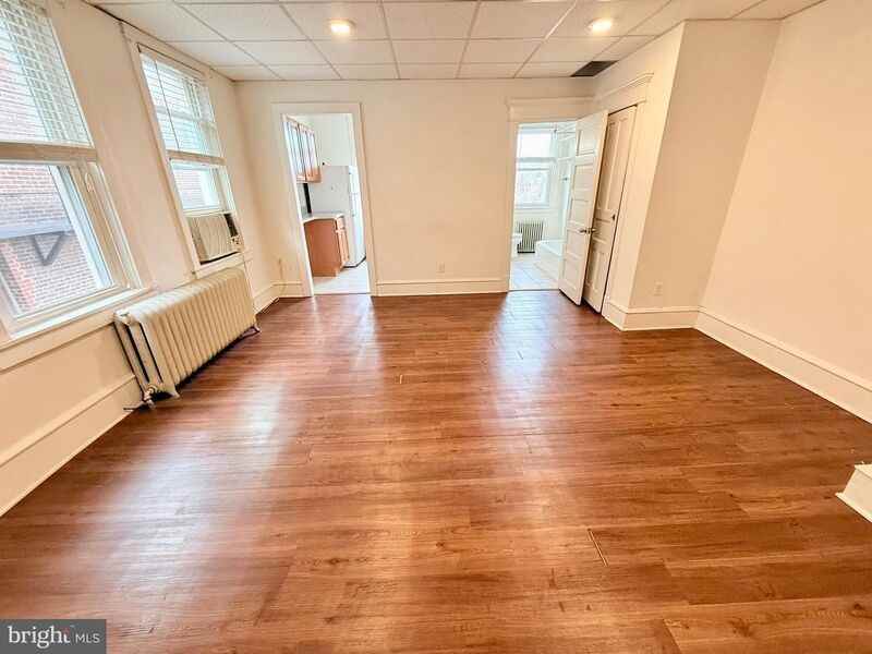 1429 N Clayton St #4 - Photo 3 of 13