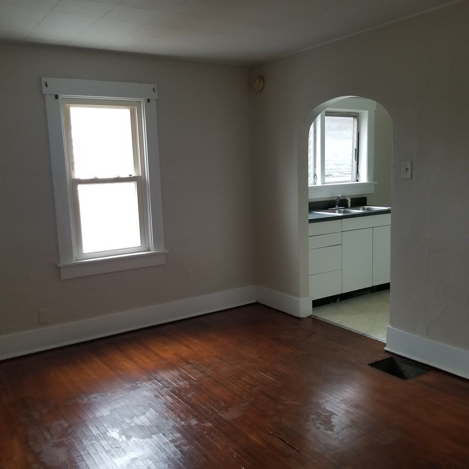 241 S 23rd Pl - Photo 2 of 7