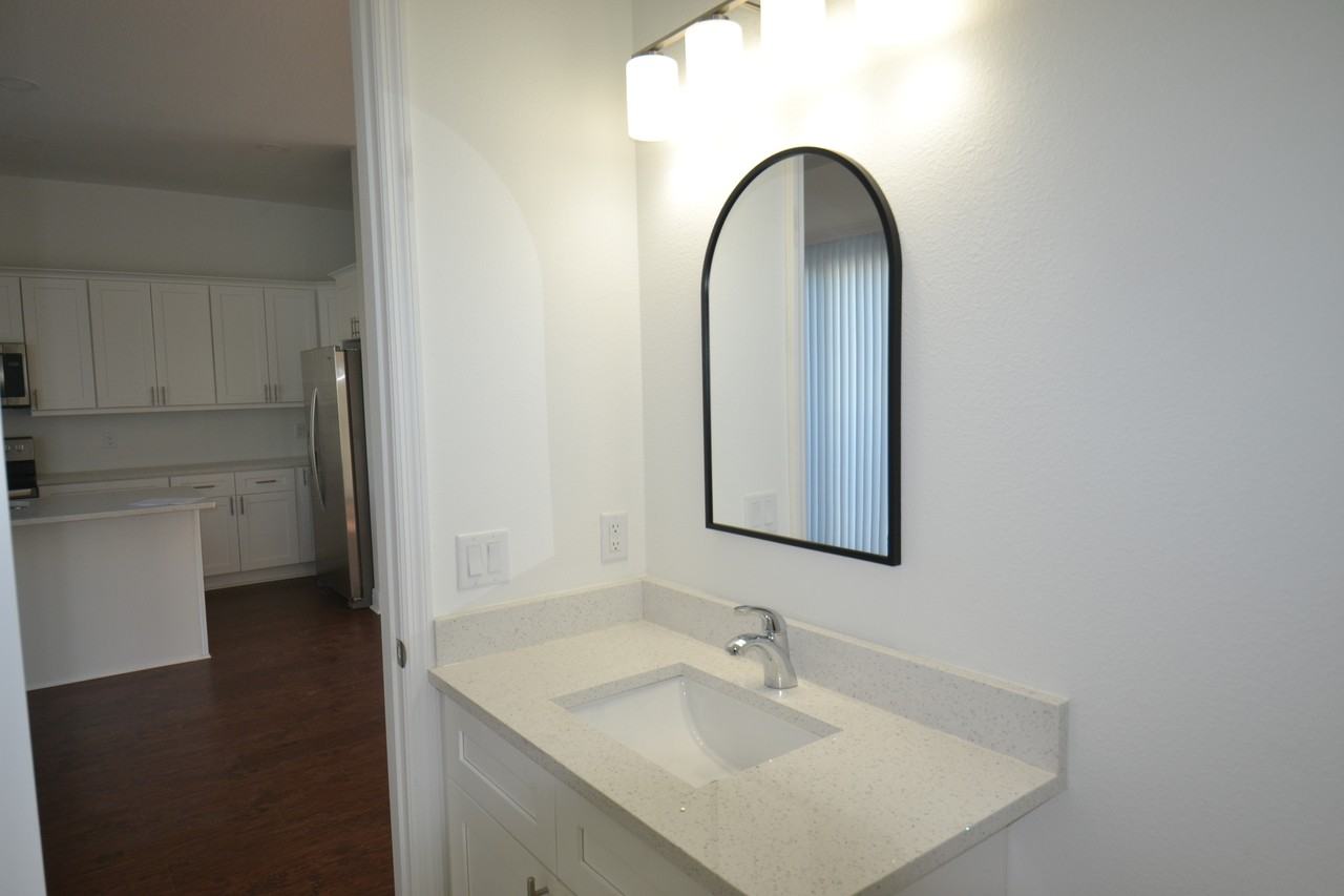 5728 Biscayne Ct - Photo 7 of 25