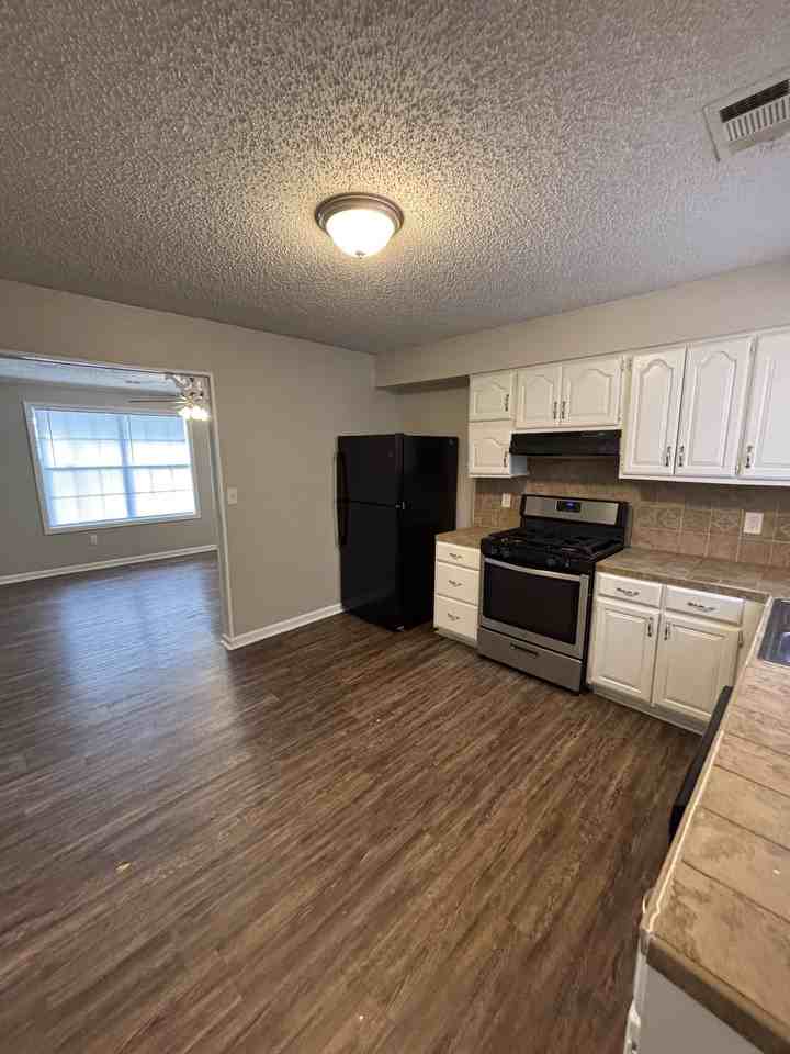 217 N Bailey Blvd - Photo 6 of 17