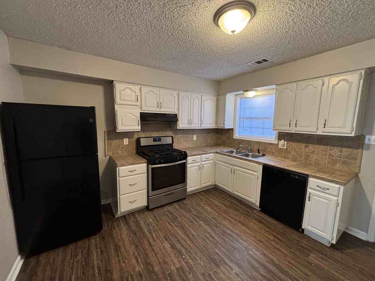 217 N Bailey Blvd - Photo 7 of 17