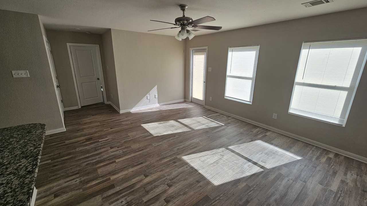 15524 Briar Forest Dr - Photo 5 of 21