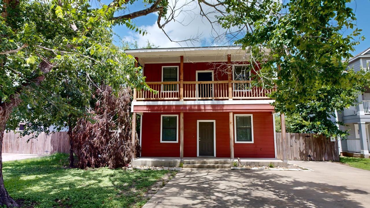 821 Avenue B - Photo 2 of 35
