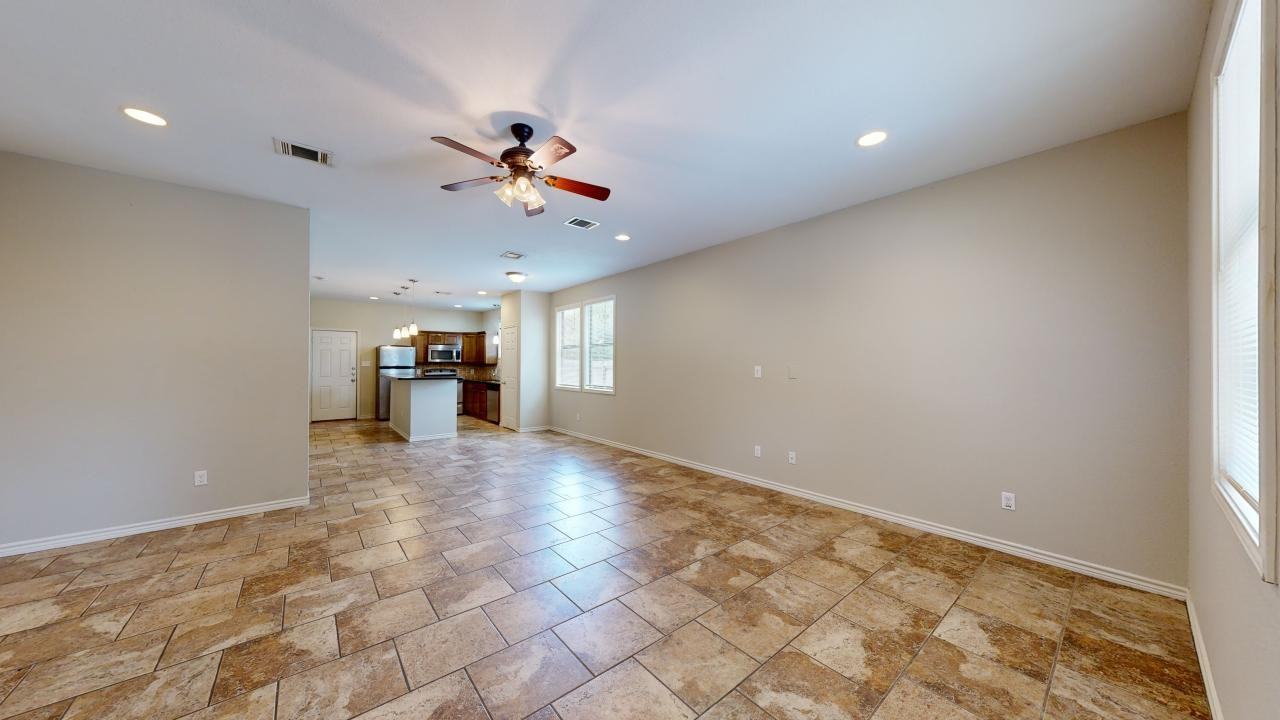 821 Avenue B - Photo 3 of 35