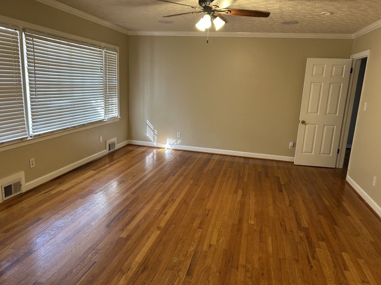 1133 E College St - Photo 2 of 10