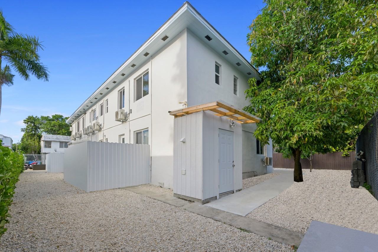 550 Ne 82Nd Ter - Photo 2 of 14