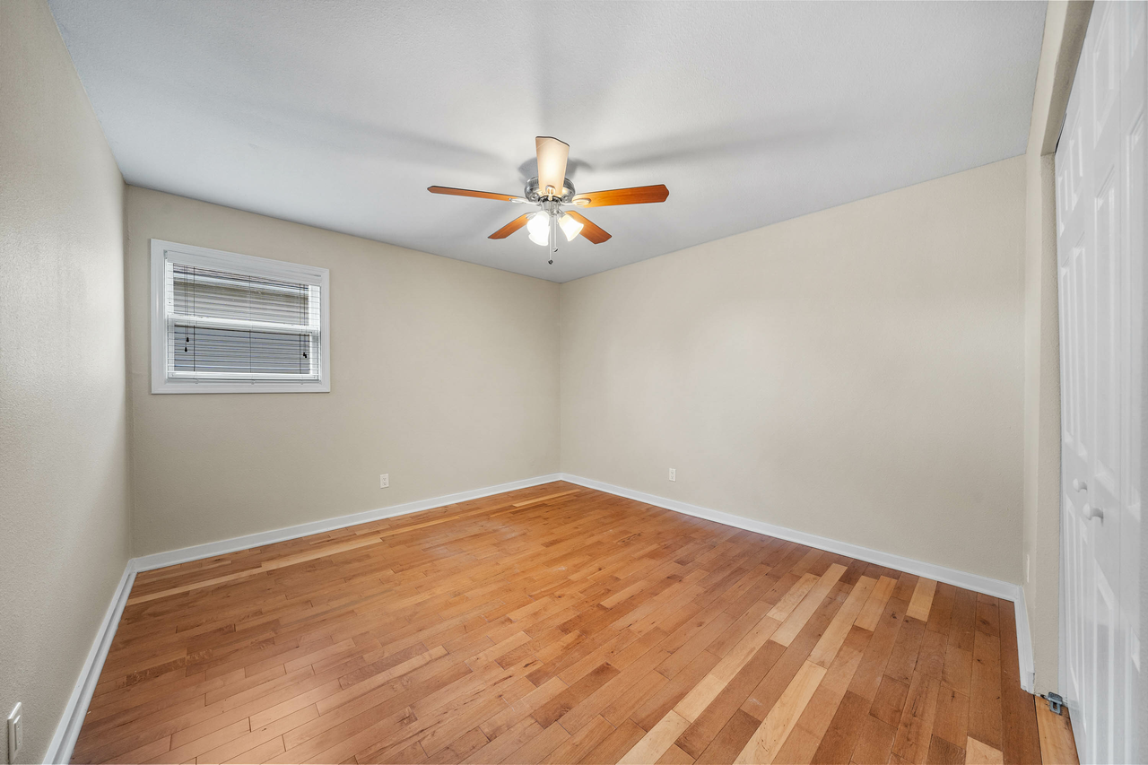 Warwick Gardens | Renovated with Serene Courtyard - Photo 5 of 44