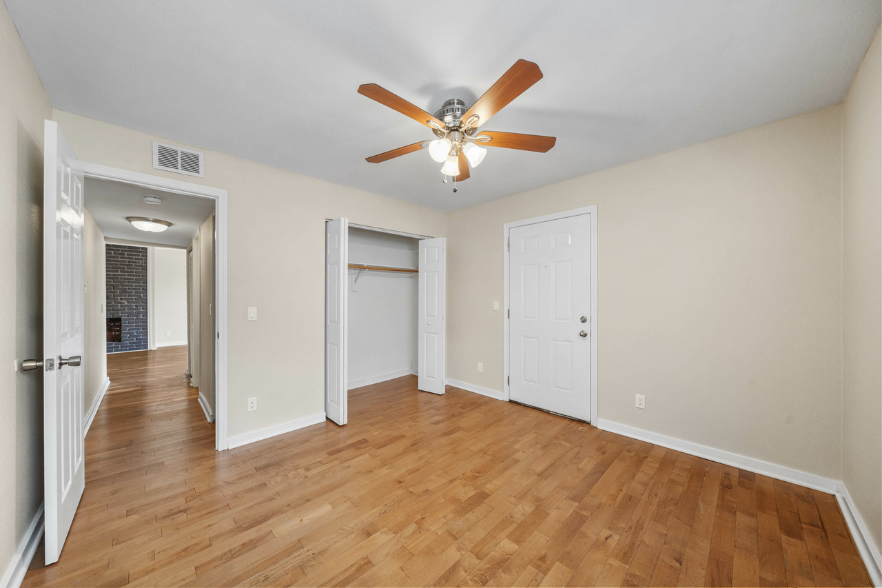 Warwick Gardens | Renovated with Serene Courtyard - Photo 6 of 44