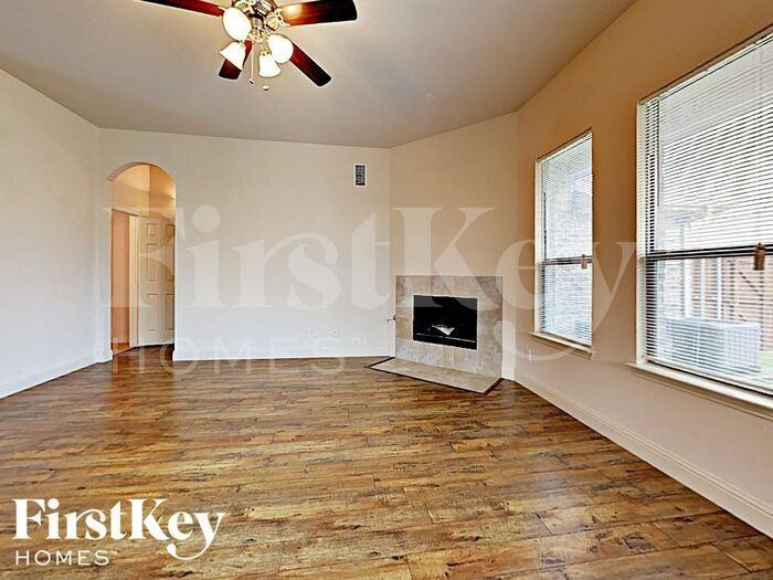 1203 Jewell Ln - Photo 3 of 17