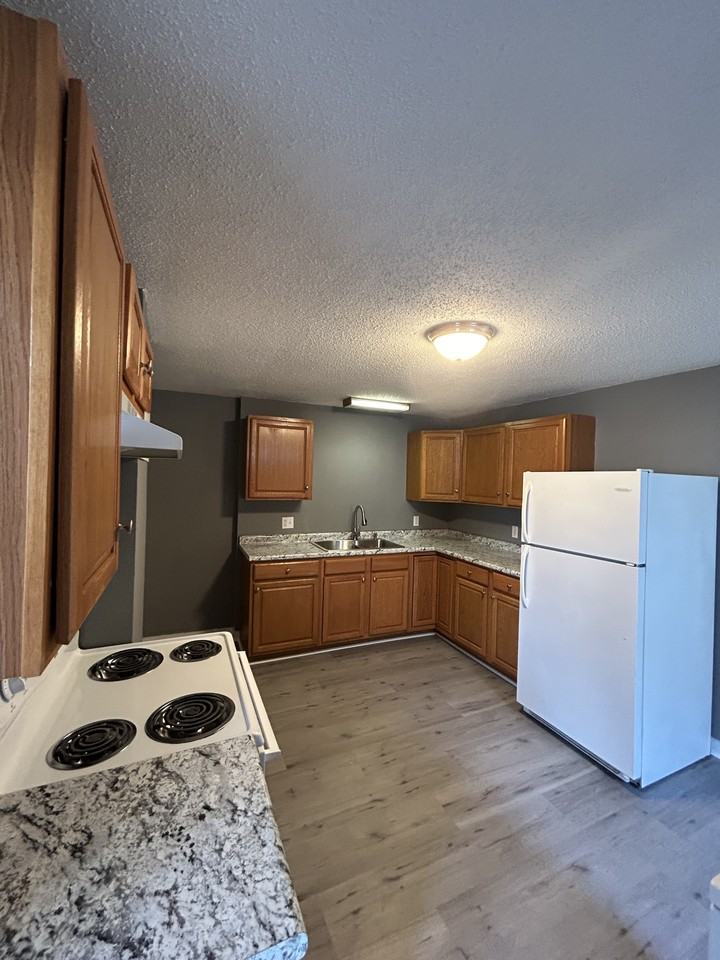 437 Whitelaw Avenue - Photo 3 of 15