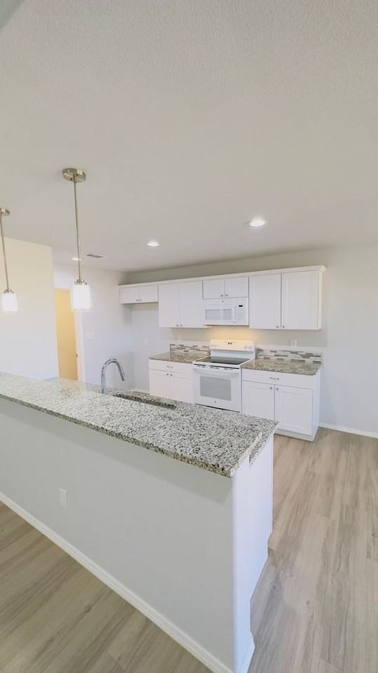 1641 Wrigley Dr - Photo 2 of 9