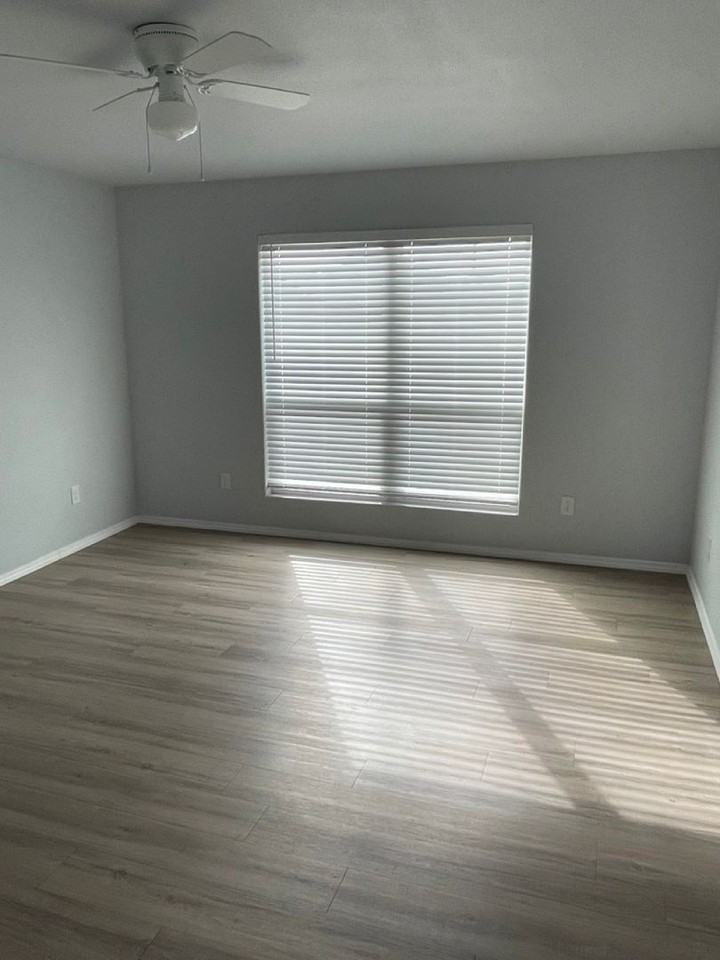 1641 Wrigley Dr - Photo 3 of 9