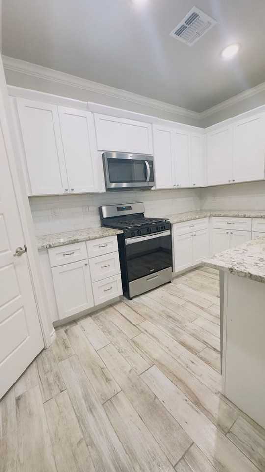 5300 Kilyn Ct - Photo 3 of 34