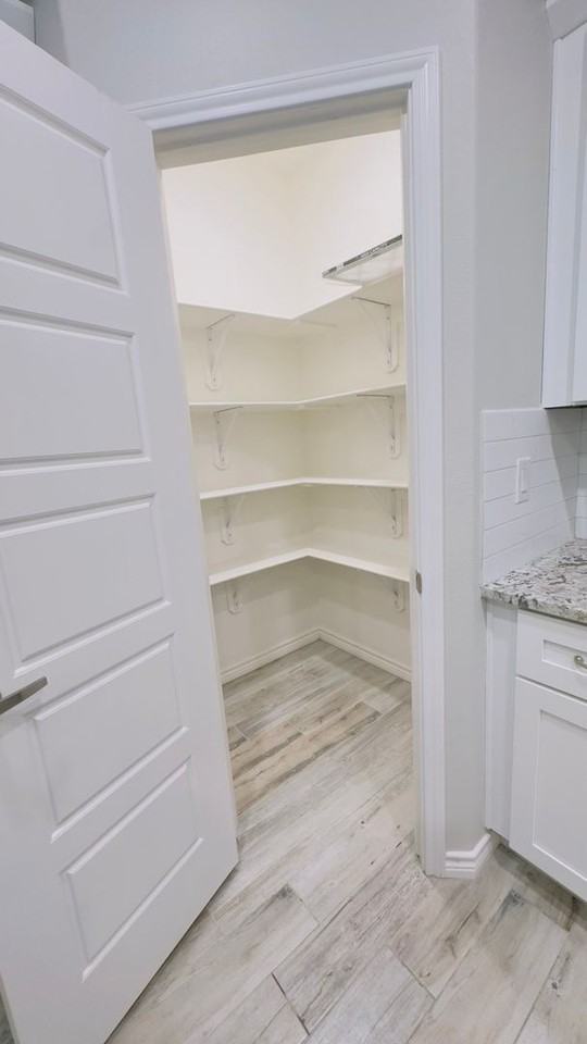 5300 Kilyn Ct - Photo 4 of 34