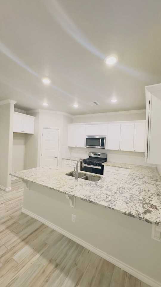 5300 Kilyn Ct - Photo 6 of 34