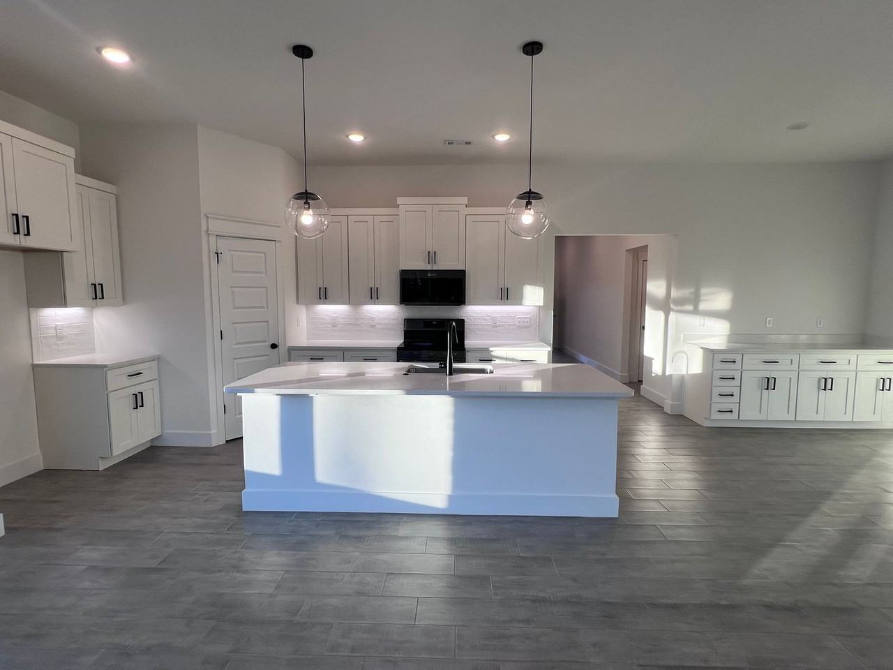 410 Marshall - Photo 2 of 32