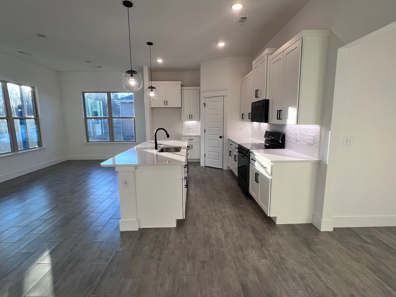 410 Marshall - Photo 3 of 32