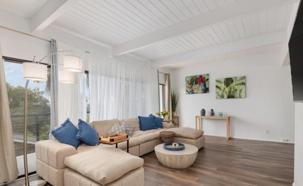 514 E Islay St #A - Photo 3 of 12