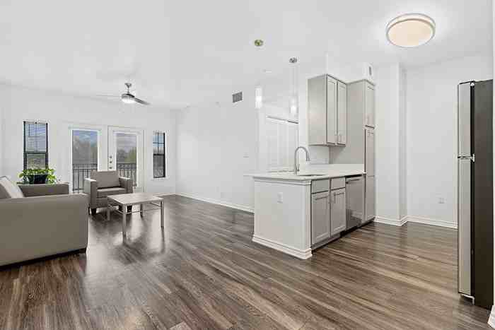 Midtown Urban - Photo 7 of 70