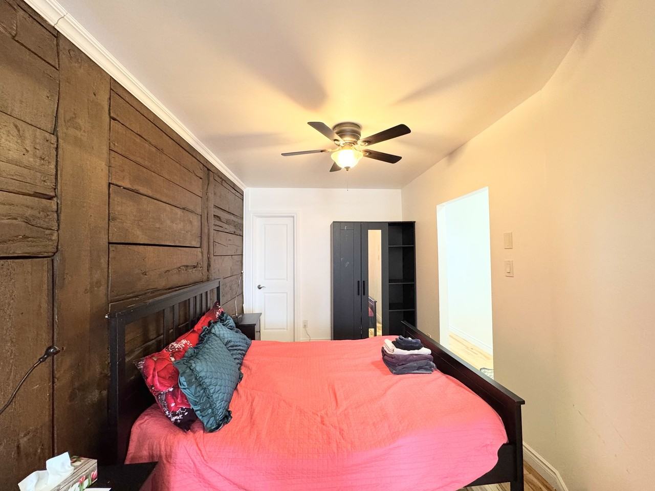 1422 Avenue Desjardins - Photo 2 of 18