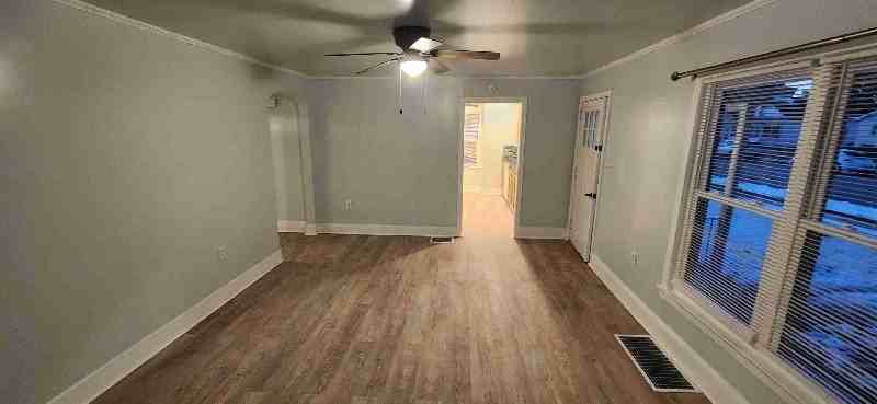 132 Pine St - Photo 4 of 12