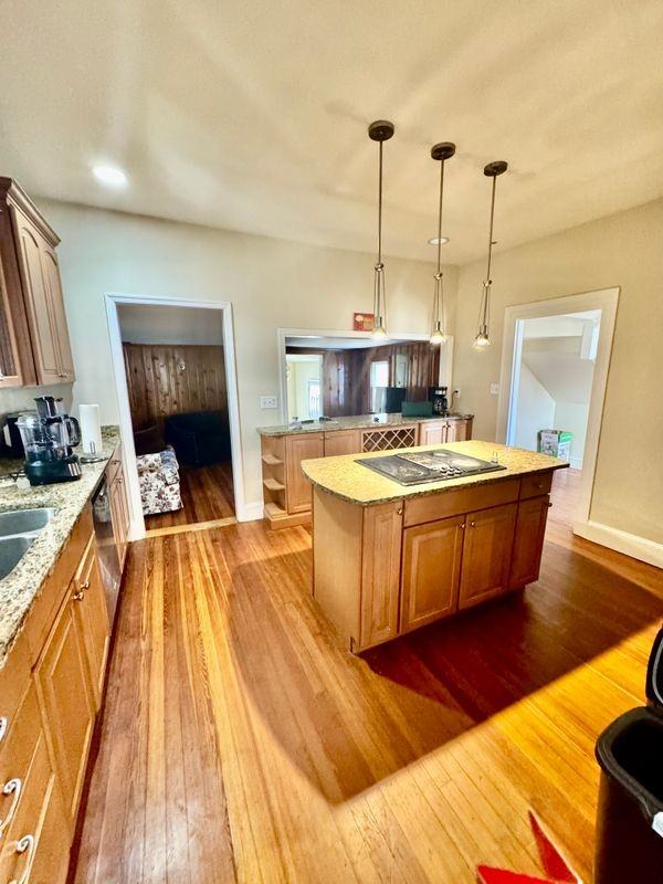 901 Locust St - Photo 2 of 6