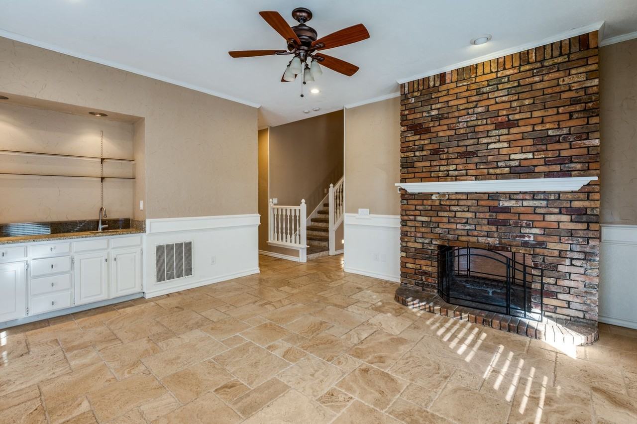 3205 Ridge Cir - Photo 2 of 16
