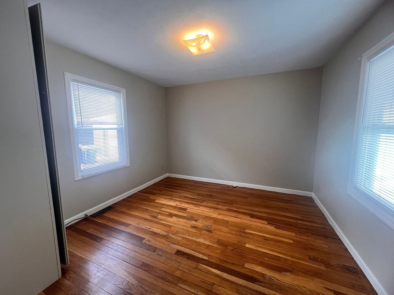 1437 Giddings Ave Se - Photo 2 of 12