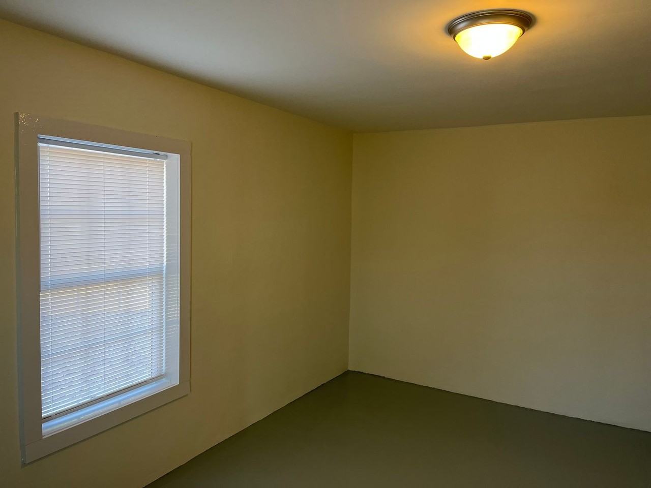 714 Rainbow Ave - Photo 5 of 9